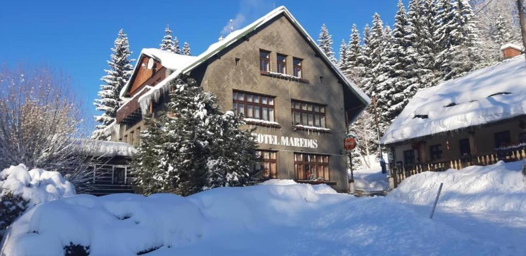 Hotel Maredis Rero Корженов Экстерьер фото